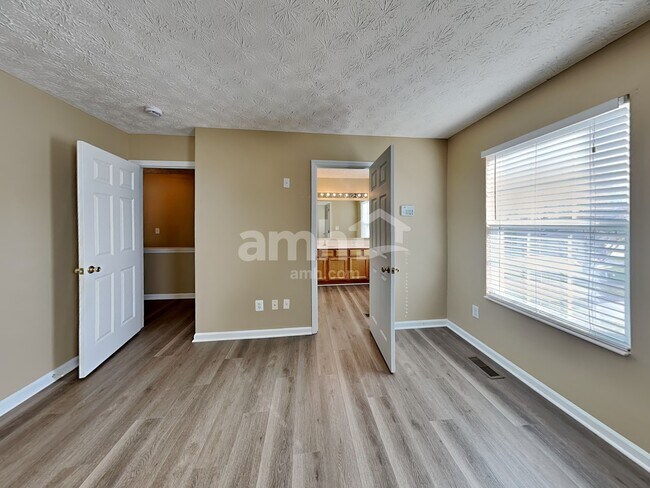 Building Photo - 509 Lake Front Dr