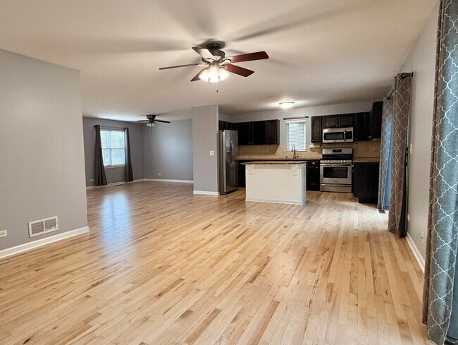 Building Photo - 700 Woodbine Ln