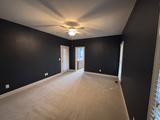 Building Photo - 420 Lake Forest Dr SE
