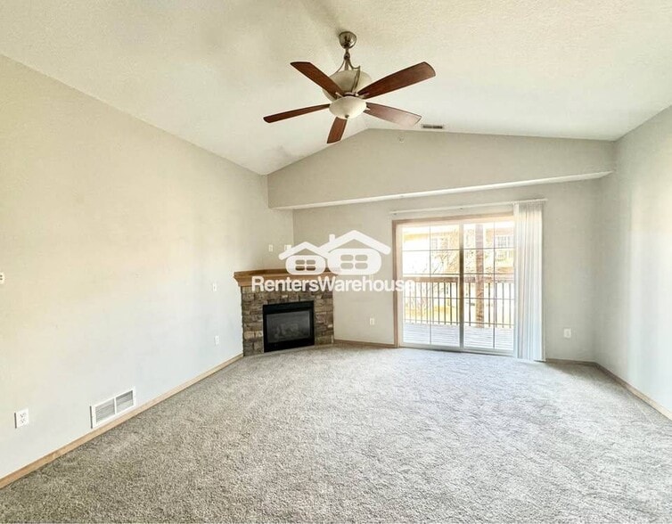 Building Photo - 2000 Meadow Ct