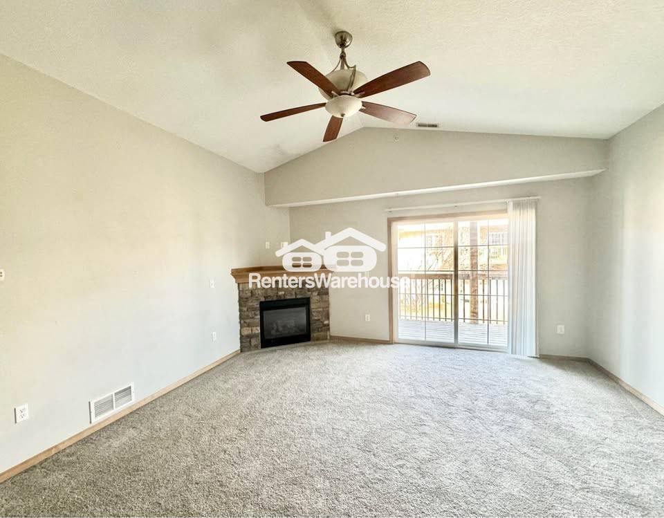 Building Photo - 2000 Meadow Ct