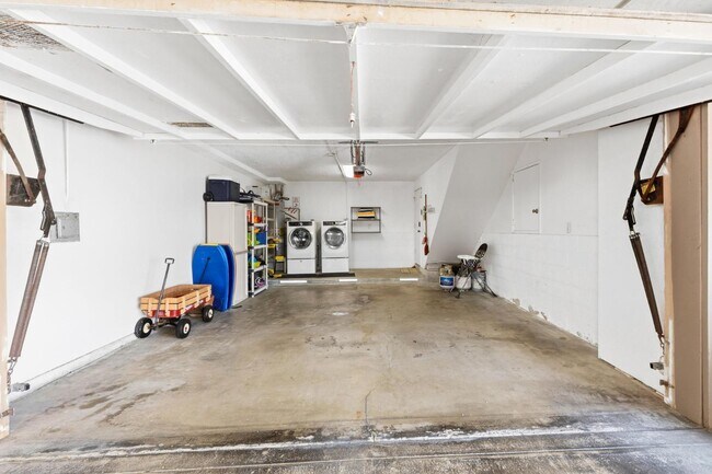 Building Photo - 723 Seacoast Dr