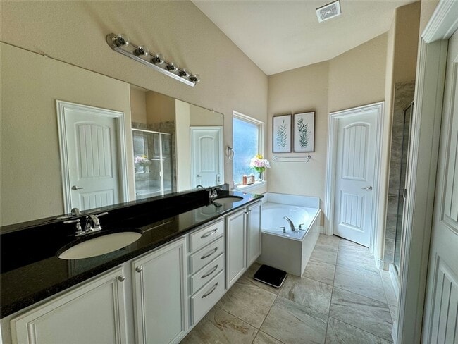 Building Photo - 15817 Rockingham St