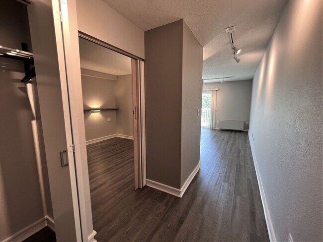Building Photo - Beech St. Apartment