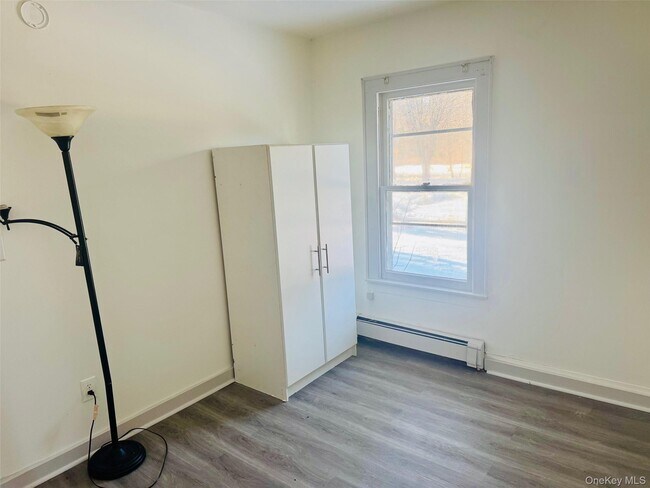 Building Photo - 980 US-209