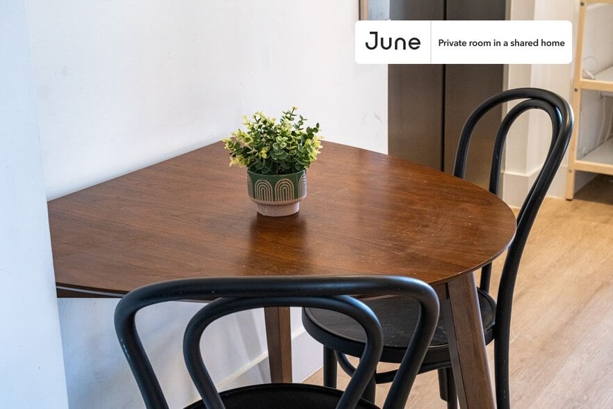 Building Photo - Room in Shared 4 bed/2 bath home in Dupont Circle