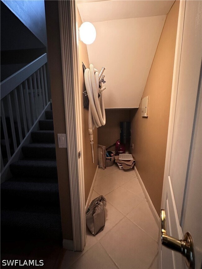 Building Photo - 5601 Cove Cir