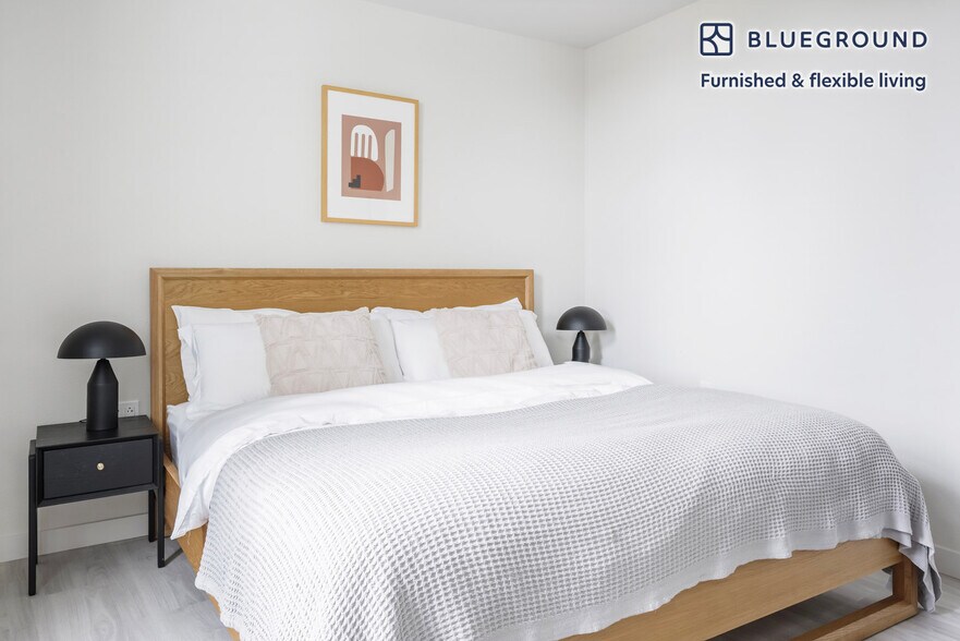 Building Photo - 1698 University Ave