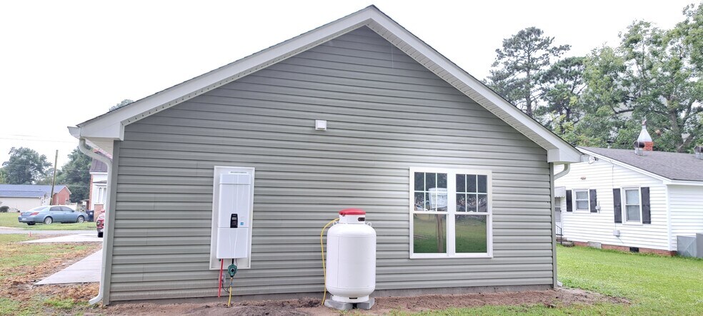 Building Photo - 104 N Mill St