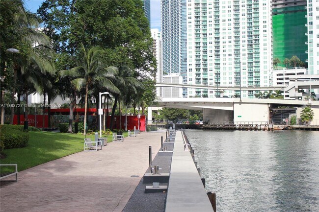 Building Photo - 350 S Miami Ave