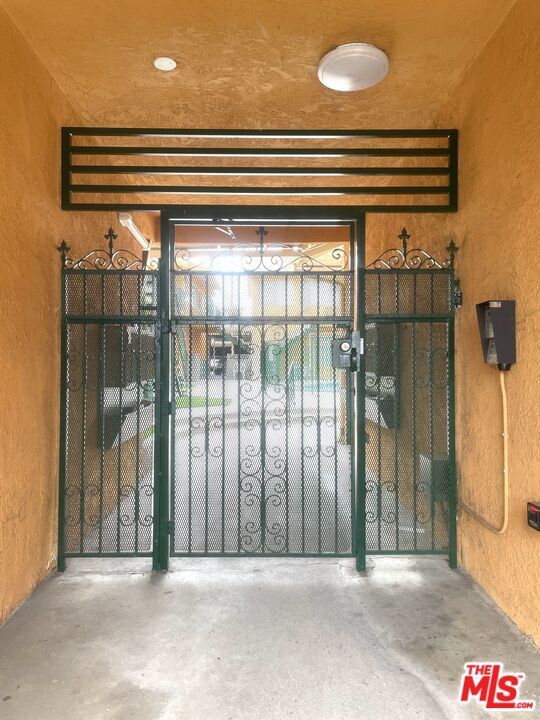 Building Photo - 711 S Sierra Vista Ave