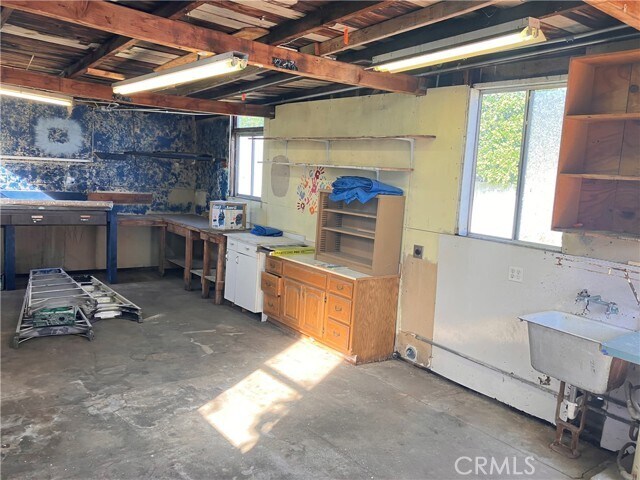 Building Photo - 551 E Van Bibber Ave