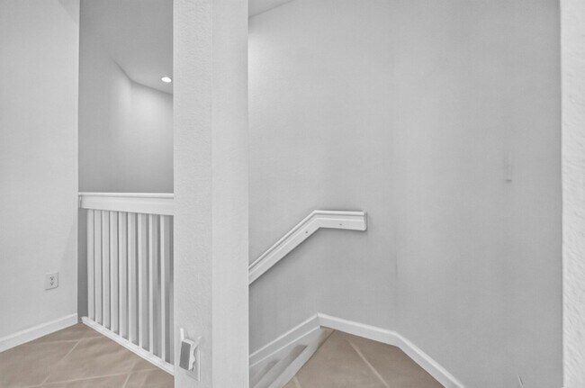 Building Photo - "Charming 2-Bed, 2-Bath Oasis in Riviera Beach – Your Perfect Retreat!"