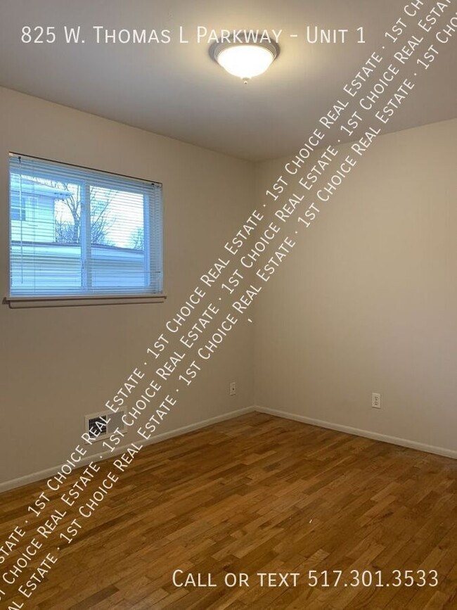 Building Photo - Spacious 3-BDR 1-BTH Apt w/ Garage & Laund...