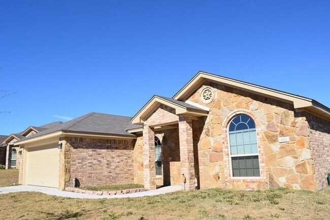 Primary Photo - 601 W Little Dipper Dr