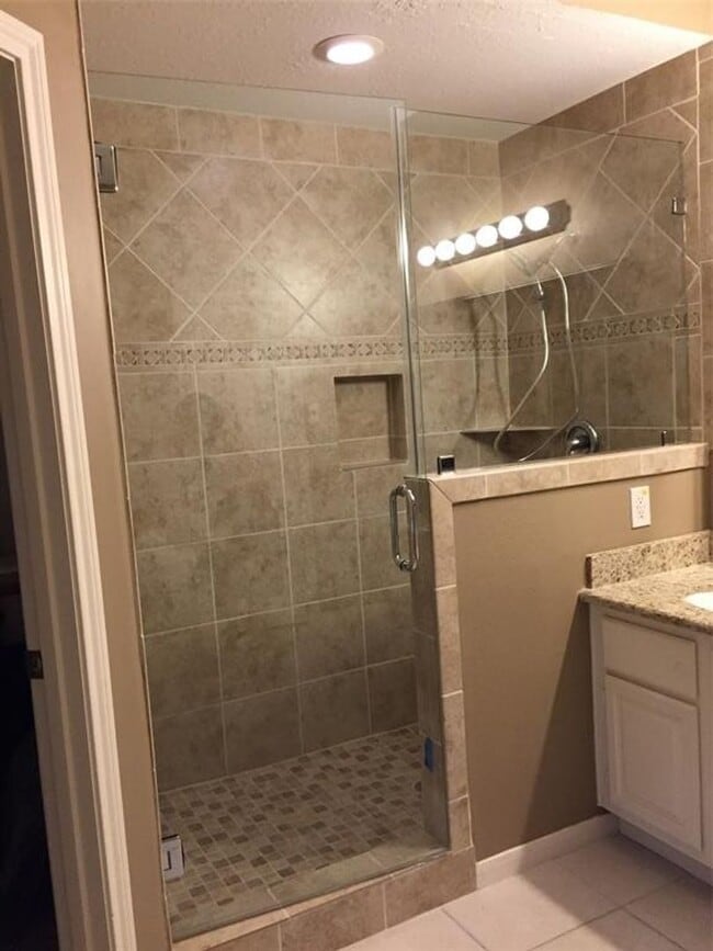 Building Photo - Beautiful 1 story home in Bay Glen!