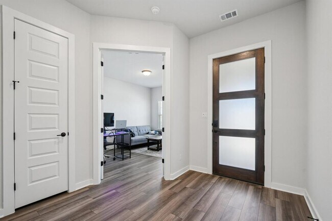 Building Photo - 292 Big Banyan Dr