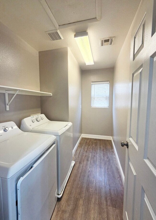Building Photo - 9946 Burton Lake Ct