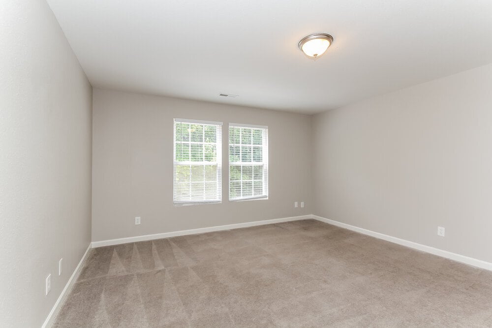 Building Photo - 7221 Fox Point Dr