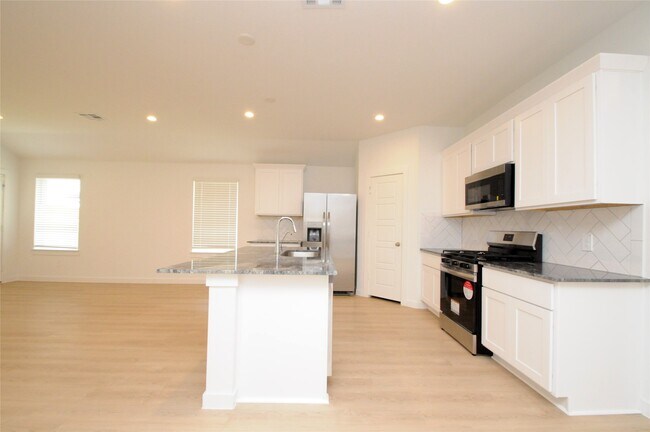 Building Photo - 1410 Island Grove Dr