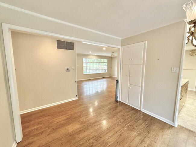 Building Photo - 102 Blueridge Pl