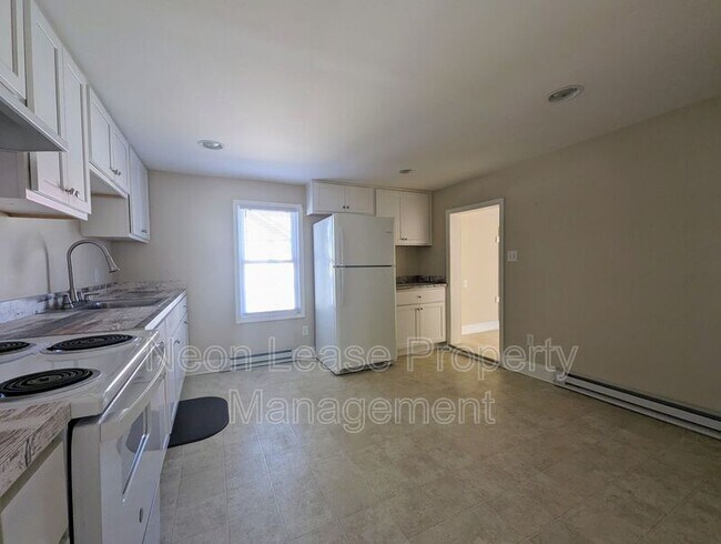 Building Photo - 223 W 6th St