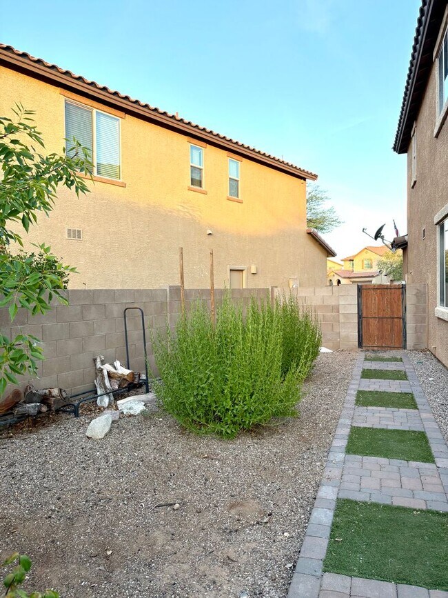 Building Photo - Stunning 2 story home in Oro Valley!!