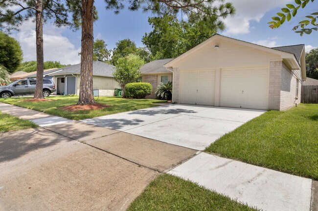 Building Photo - 17131 Quail Park Dr