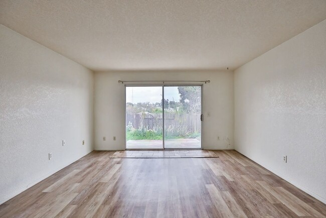 Building Photo - Spacious 3 Bedroom Home in La Mesa Woods