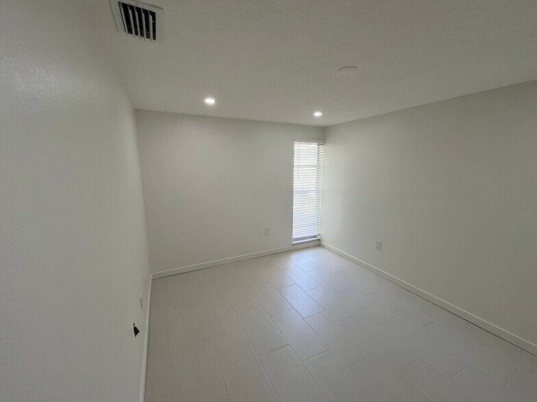 Building Photo - 1511 Suponic Ave