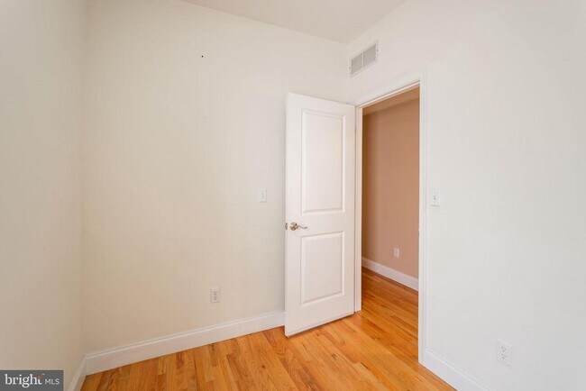 Building Photo - 1538 Christian St