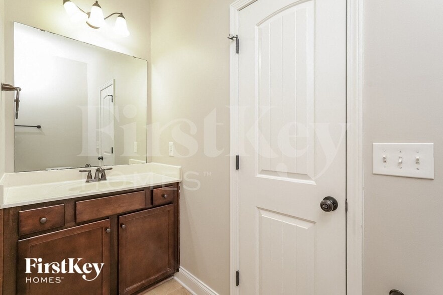 Building Photo - 1651 Ashmead Ln