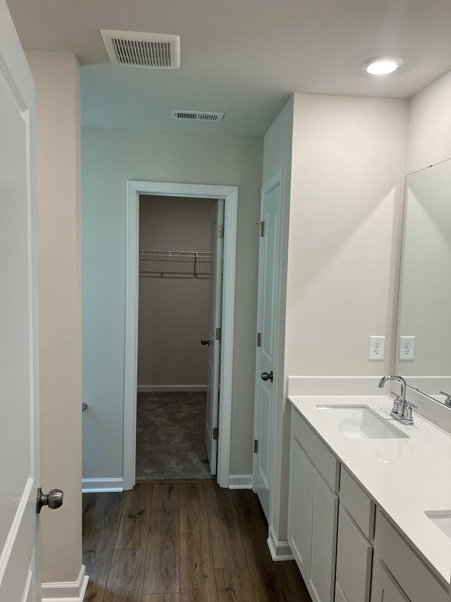 Building Photo - 106 Broadtree Cir