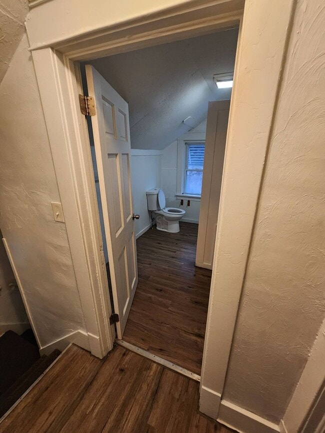 Building Photo - Charming 3-Bedroom Property in Prime Location