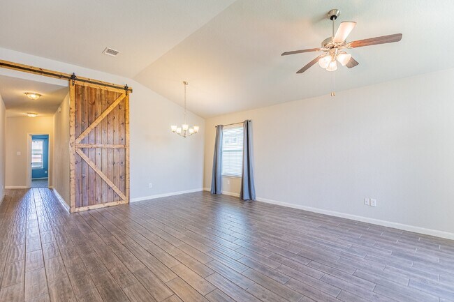 Building Photo - 925 Cypress Ml
