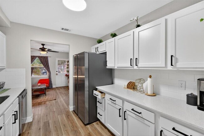 Building Photo - 2301 14th Ave N