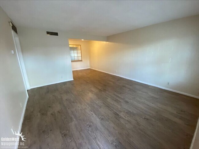 Building Photo - Cozy 1Bdm 1Ba Apartment with Pool Access in Central Las Vegas