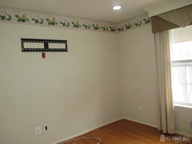 Building Photo - 103 Tived Ln E