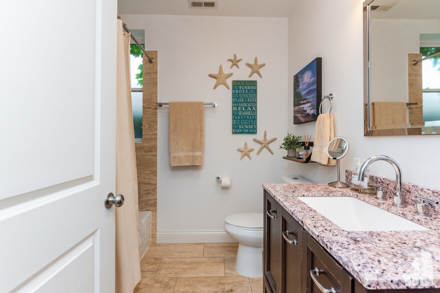 Building Photo - 839 Lyman Ave