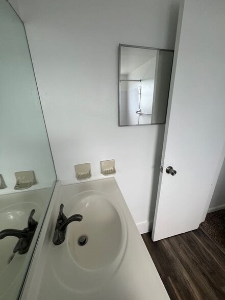 Building Photo - 374 Sunshine Dr