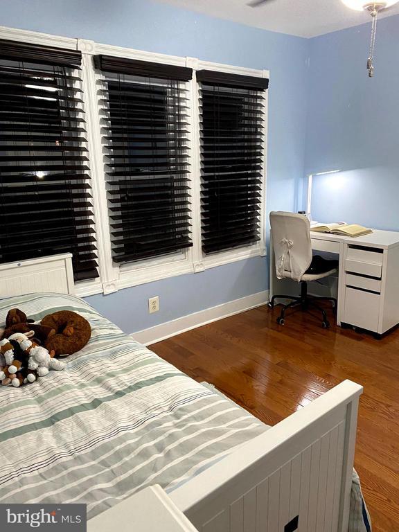 Building Photo - 18 Thomas Ave