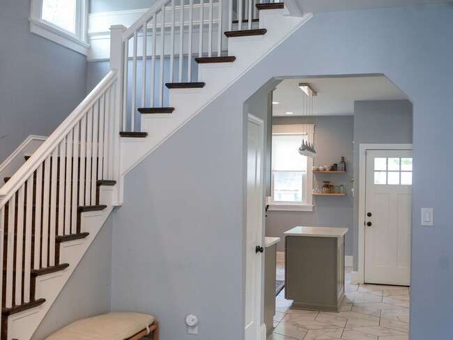 Building Photo - Renovated 3-Bedroom With Modern Amenities