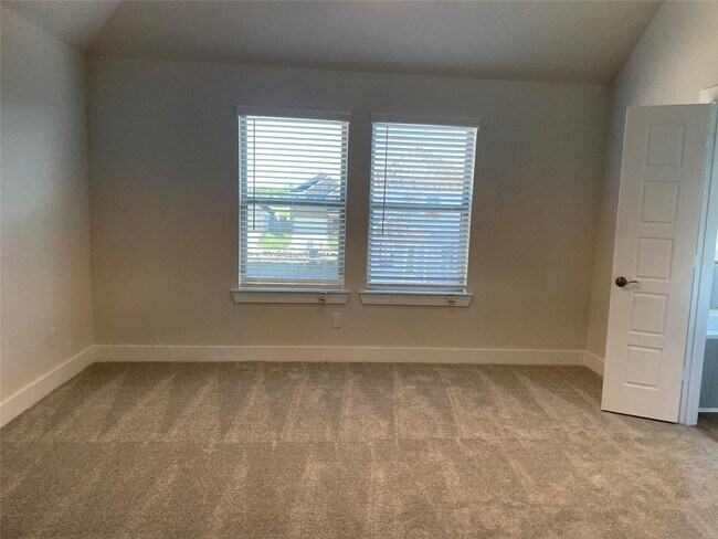 Building Photo - 10638 Whitejacket