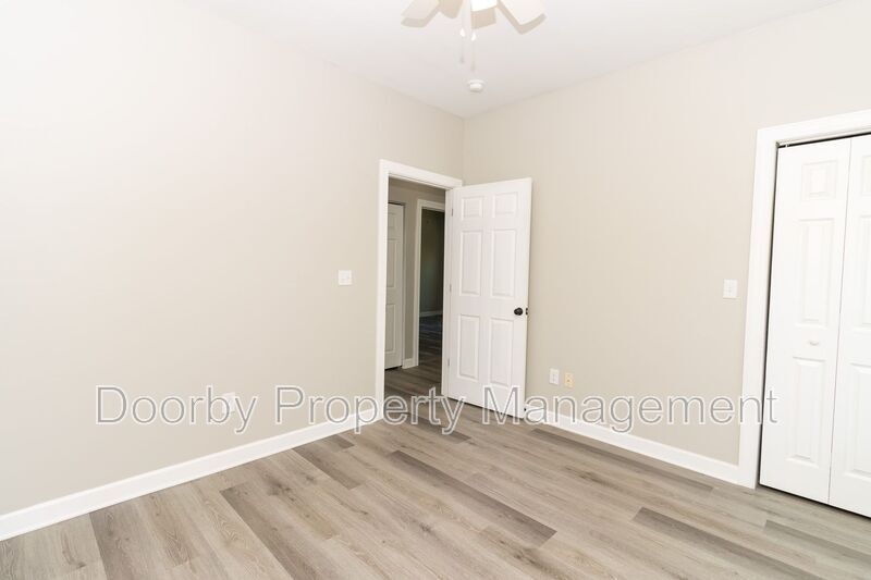 Building Photo - 18 Michigan Ln