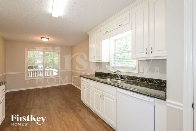 Building Photo - 530 Sanford Creek Ln