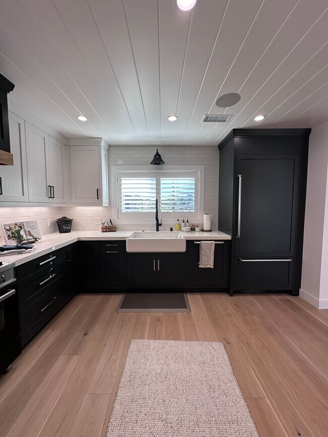 Building Photo - 2055 W 185th St