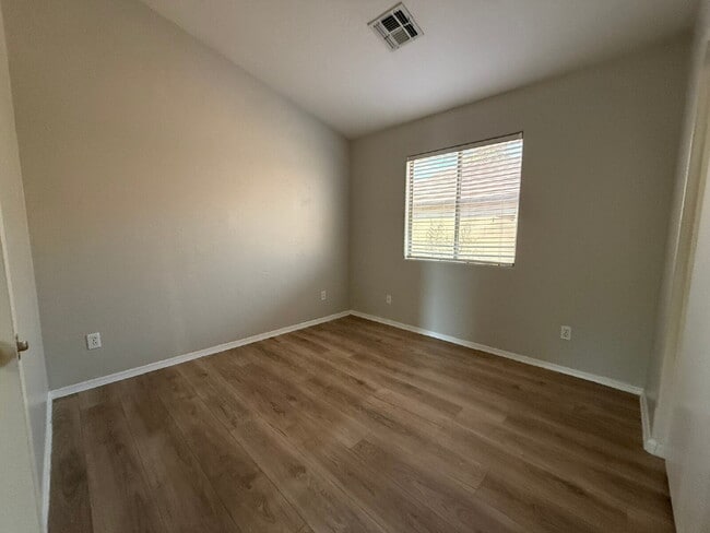 Building Photo - Spacious 4-Bedroom Home with Large Backyar...