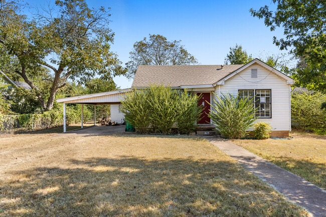 Primary Photo - 618 Adams Ave