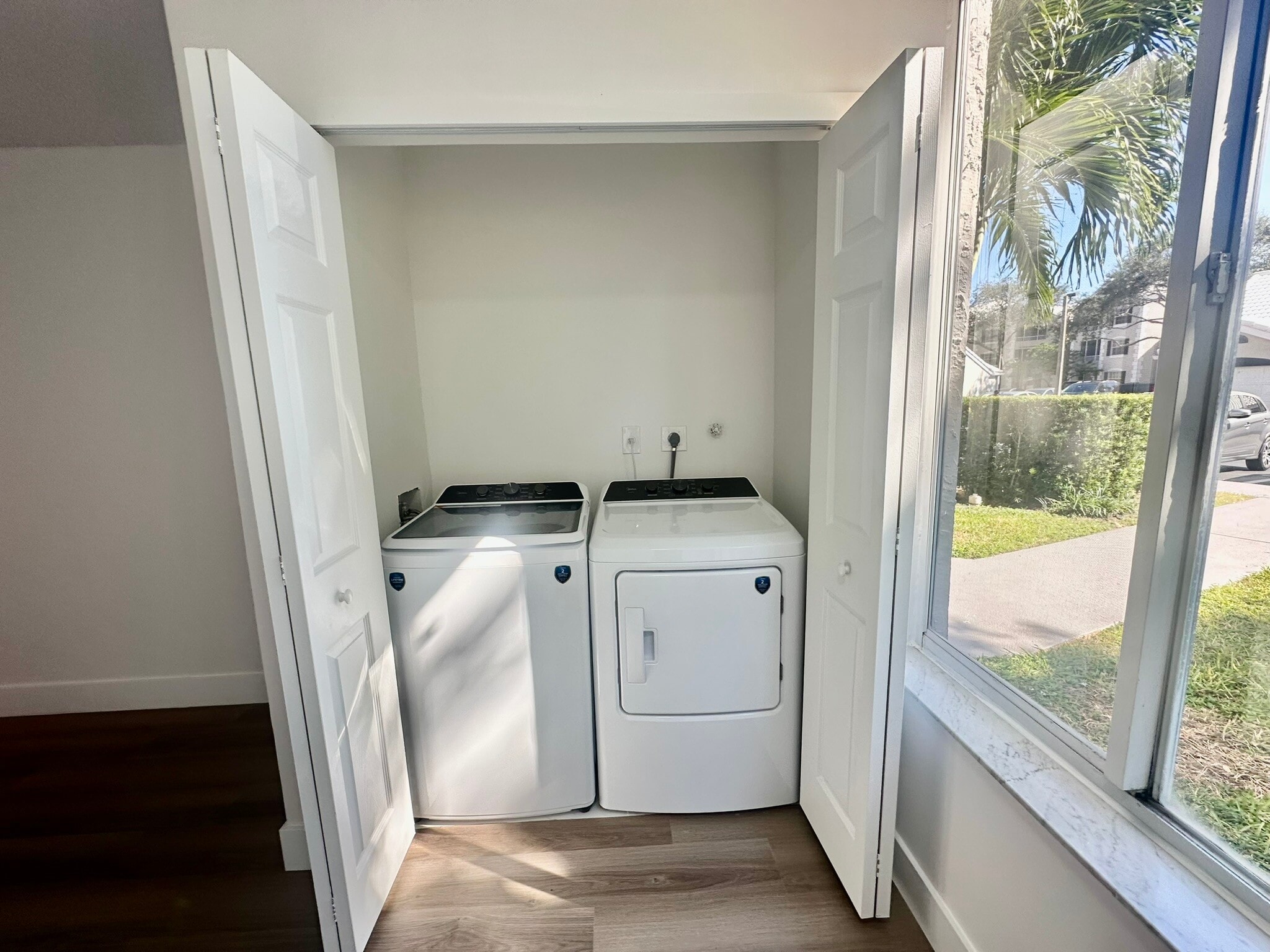 Building Photo - 2890 N Oakland Forest Dr