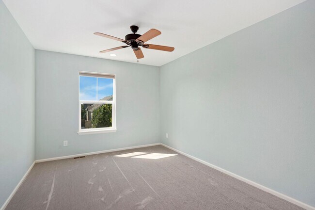 Building Photo - 3-Bed 3-Bed House